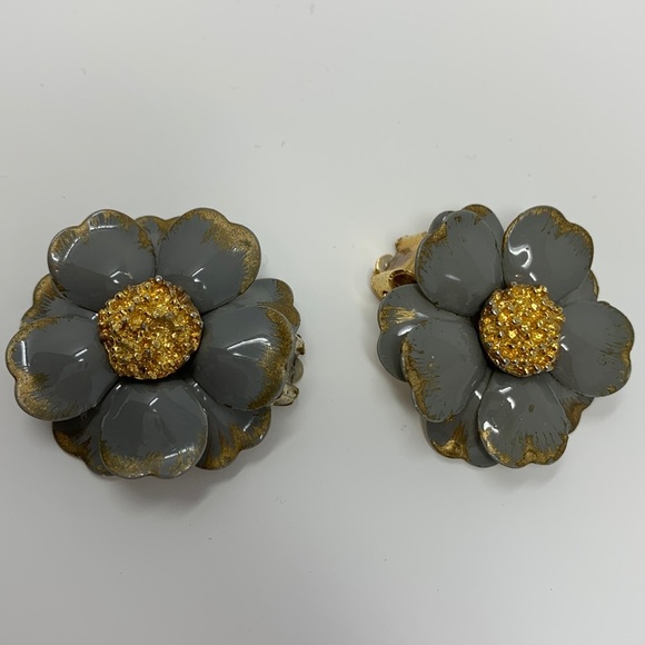 Avon Jewelry - Vintage Avon Flower Clip On Earrings